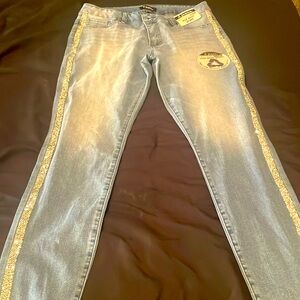 Women's rhinestone embellished D jeans.